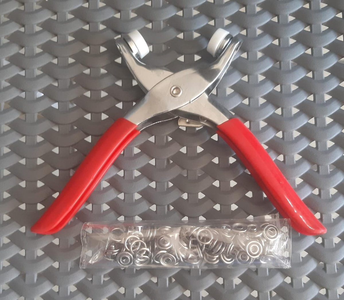 Hand Press Button Plier – Heavy Duty Metal Body with 50 Buttons